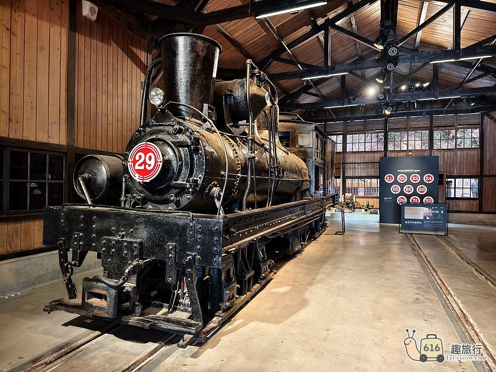 奮起湖車庫陳列展示的29號老火車頭